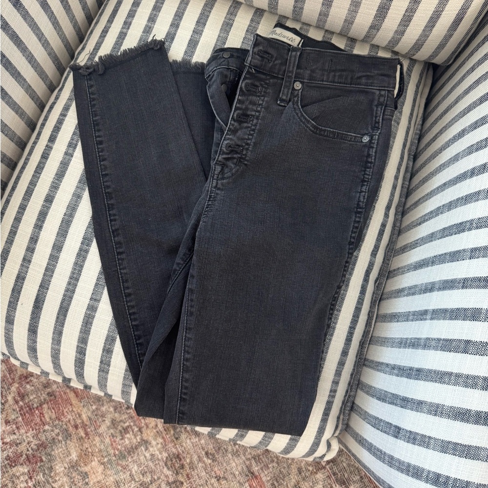 Madewell 10” high rise Black Skinny Jeans with Raw Hem